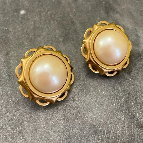 Vintage YSL Yves Saint Laurent Gold Pearl Earrings - Picture 3 of 17